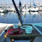 Sleep Aboard A Sailing Boat In Apartman