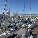 Sleep Aboard A Sailing Boat In Apartman Lisboa