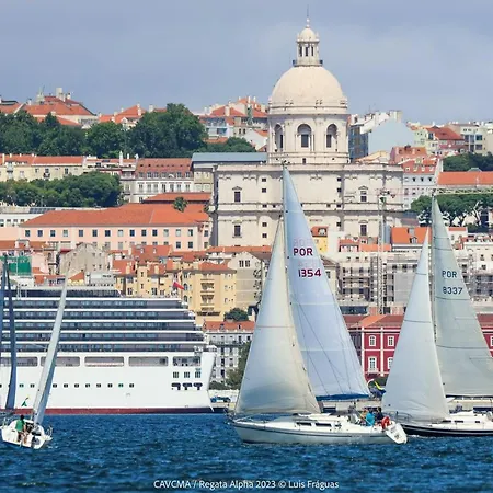 Apartment Be Local - Sleep Aboard The Santa Maria Sailing Boat In Lisbon