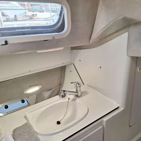Be Local - Sleep Aboard The Santa Maria Sailing Boat In Apartment Lisbon