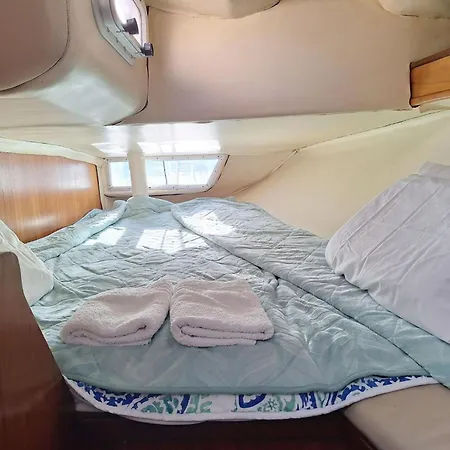 Be Local - Sleep Aboard The Santa Maria Sailing Boat In Apartment