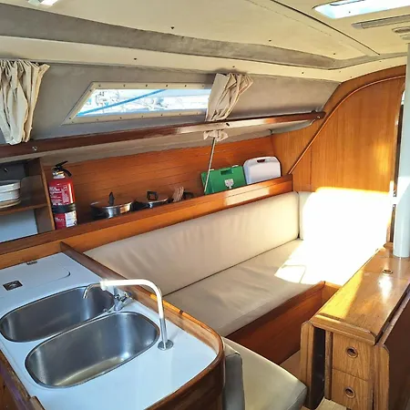 Be Local - Sleep Aboard The Santa Maria Sailing Boat In Apartment *
