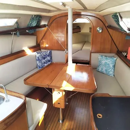 Apartment Be Local - Sleep Aboard The Santa Maria Sailing Boat In Lisbon