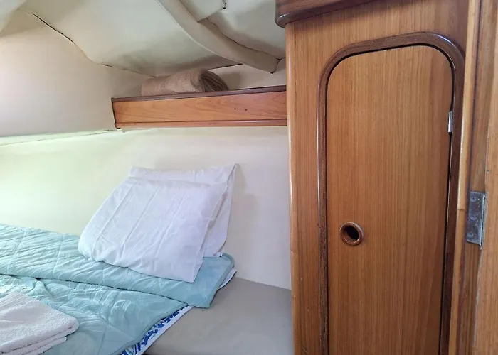 Lejlighed Sleep Aboard A Sailing Boat In