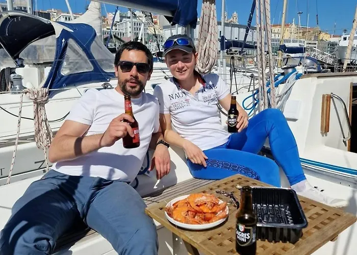 Sleep Aboard A Sailing Boat In Apartamento Lisboa