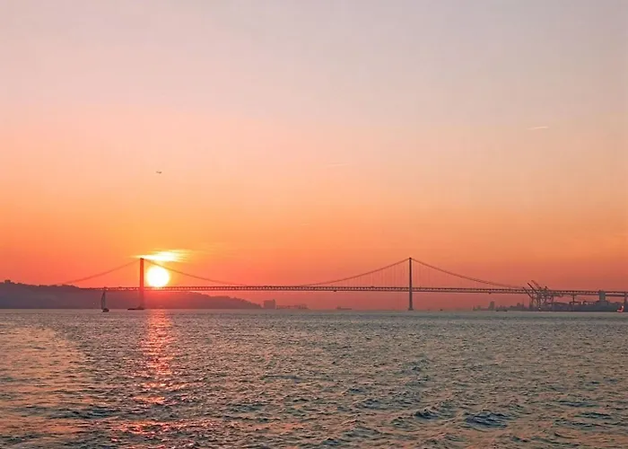 Sleep Aboard A Sailing Boat In Lisboa