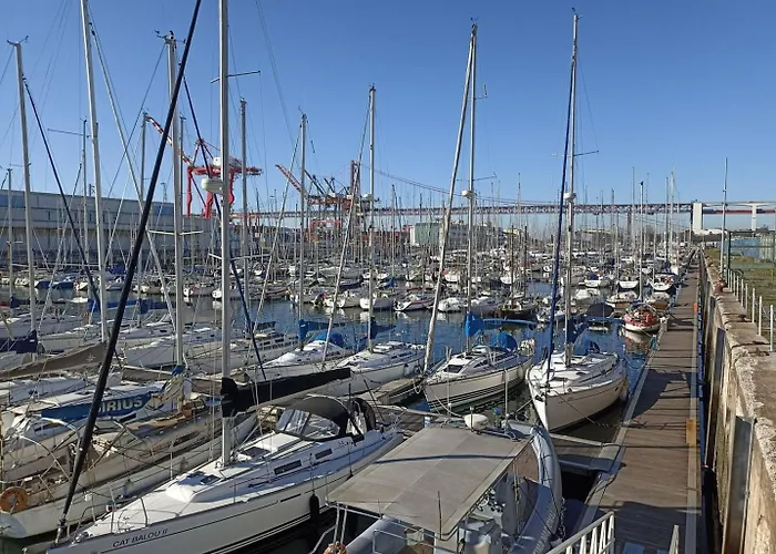 Sleep Aboard A Sailing Boat In Lejlighed Lisboa