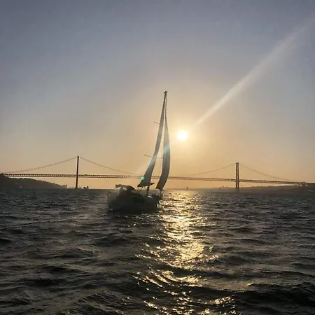 Lägenhet Sleep Aboard A Sailing Boat In Lisboa
