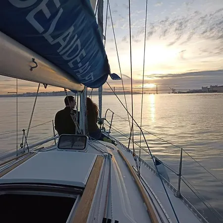 Lägenhet Sleep Aboard A Sailing Boat In *
