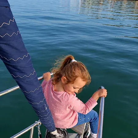 아파트 Sleep Aboard A Sailing Boat In