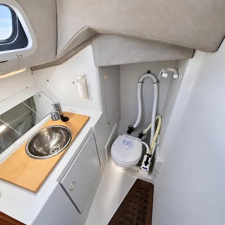 아파트 Sleep Aboard A Sailing Boat In 리스본