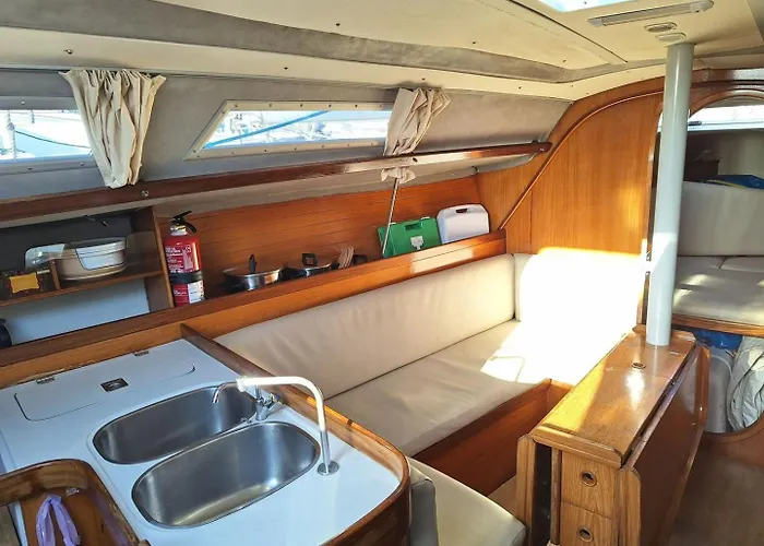 Sleep Aboard A Sailing Boat In Апартаменты