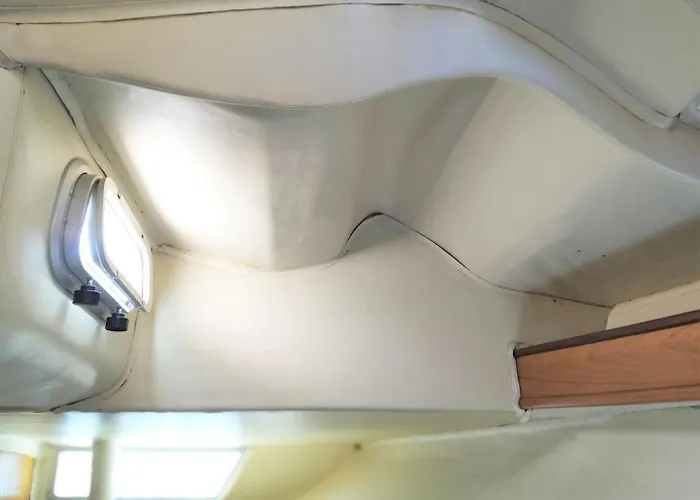 Sleep Aboard A Sailing Boat In * Lissabon