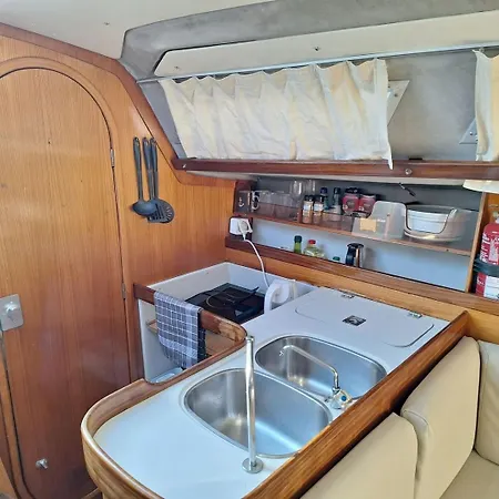 Sleep Aboard A Sailing Boat In Апартаменты