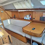 Sleep Aboard A Sailing Boat In Apartment Lissabon