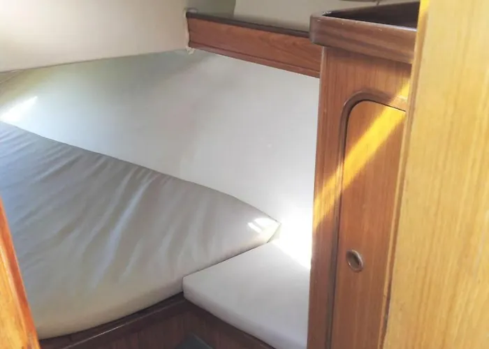 Sleep Aboard A Sailing Boat In Lisboa