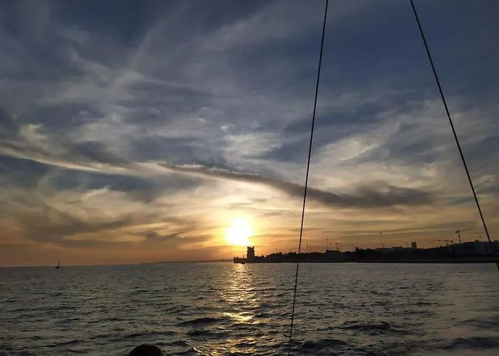 Sleep Aboard A Sailing Boat In Daire Lisboa